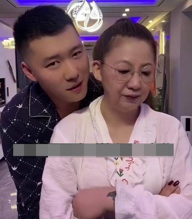 Tôi vừa tròn 20, cao 1m8 quyết cưới vợ 60 dù cả họ phản đối, đêm tân hôn vợ đặt vào tay tôi 3 quyển sổ đỏ cùng với chìa khóa chiếc xe 4 tỷ, nhưng lúc vừa v…én áo cô ấy lên thì…